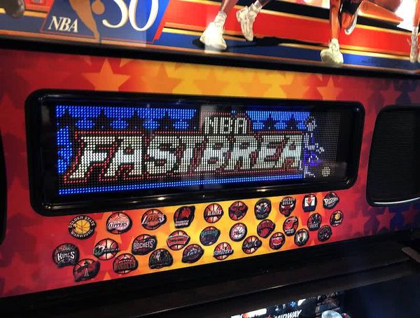 Flipper Bally NBA Fastbreak, afficheur LED couleur DMD