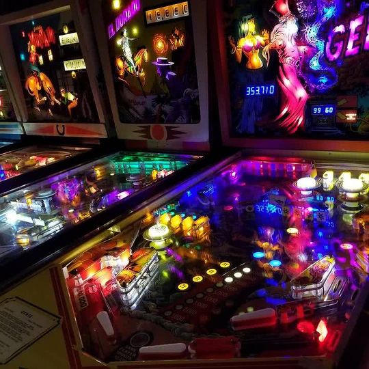 Collection de flippers Gottlieb passés en LED de couleurs