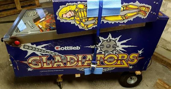 Flipper Gottlieb Gladiators démonté sur chariot