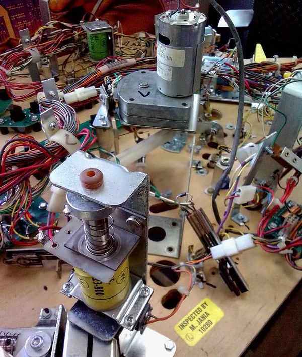 Mécanismes de plateau d'un flipper électronique Williams